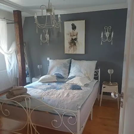 Niebieskie Migdaly Na Mariackiej *