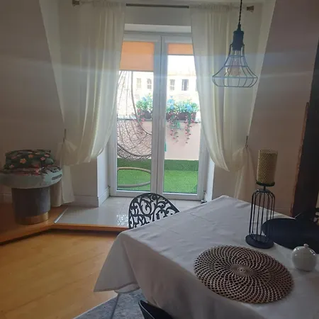 Niebieskie Migdaly Na Mariackiej *